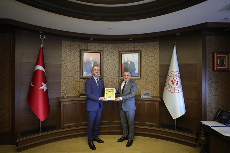 GENÇLİK VE SPOR BAKANIMIZ DR. OSMAN AŞKIN BAK UKRAYNA BÜYÜKELÇİSİNİ MAKAMINDA KABUL ETTİ