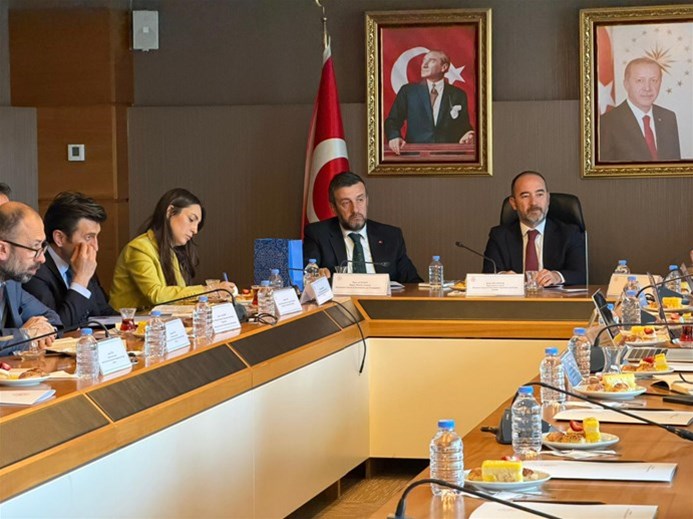 BAKANLIĞIMIZ İLE ASYA KALKINMA BANKASI ARASINDA İŞ BİRLİĞİ VE FİNANSMAN İMKÂNLARI DEĞERLENDİRİLDİ